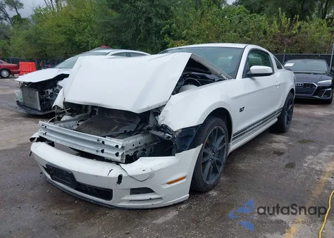 2013 Ford Mustang V6 Premium z USA, uszkodzony, nr VIN 1ZVBP8AM6D5242155